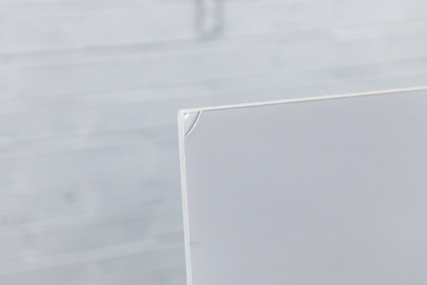 Close-up of rear corner of 10 mm foamboard showing small scuff from display