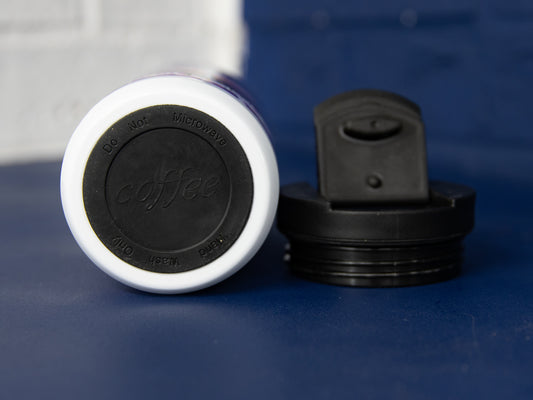 Base and flip-lid detail of 400 ml vacuum-insulated bottle.